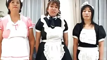זונה קטנה מזיין את החבר של אמא שלה מזיין את אישתו