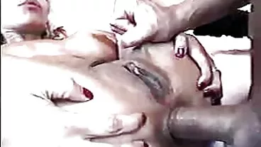 הלבשה תחתונה סקסית שחורה סקס חינם ערביות ב-MILF מסתיימת בסקס מיידי