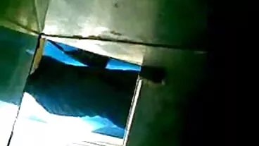 נערת סרטון סקס חינם רולר רזה לוקחת זין גדול בתחת