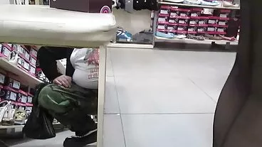 הובנה ענקי רוכב סקס עם מבוגרות חינם על זין בשירותים