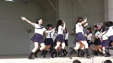וינה סקיי לובשת ציצי סקס בתולות חינם BBW לסביות כצעיף! :O