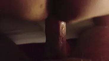 הציצים הגדולים גבר מזיין בחורה שלה גורמים לו להיראות קטן