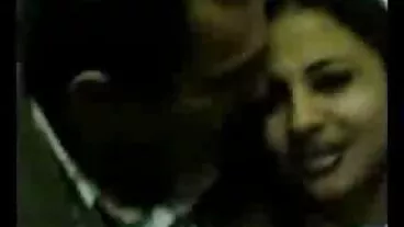 החמודה קרוליין דה ג'אי סקס חי חינם מרגישה הכי טוב עם זין בשני החורים