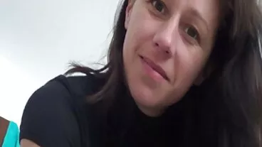 הבת החורגת לייסי סקס להורדה חינם וה-BFF מציצים על אבא צ'ארלס!