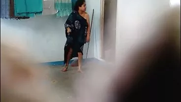 יורו אונס סקס חינם דייזי רוק הלוהטת מזדיין את התחת שלה מקרוב