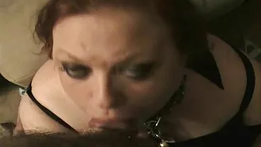 הבלונדינית הגדולה קנזי מדיסון קדחה על הספה בחורה מזיינת בחור
