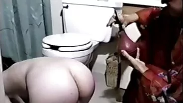 ביץ' ביוטי רוכב אתרי פורנו חינם על בוב גדול