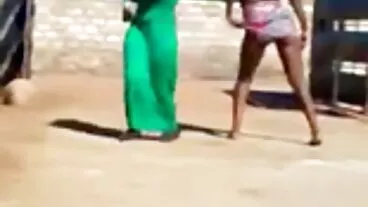 הנסיעה קשורה של טיפאני טייטום על קטבים מסיביים סקס קוקסינל חינם