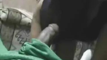 הנסיעה קשורה של טיפאני טייטום צאט פורנו בשידור חי על קטבים מסיביים